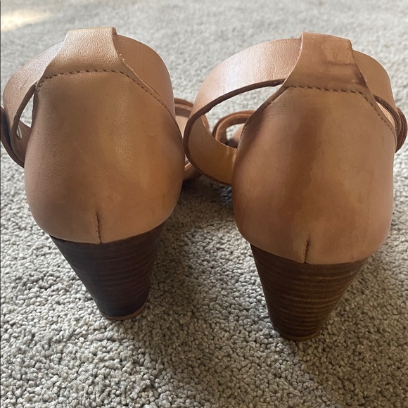 Steve Madden Nilla Camel Cross-Strap leather wedge sandal Sz 8 - Picture 3 of 6